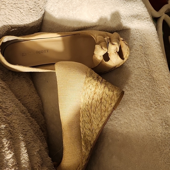 Karen Scott linen wedges. - Picture 3 of 3